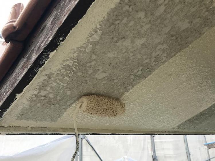 滋賀県湖南市軒天中塗り塗装工事