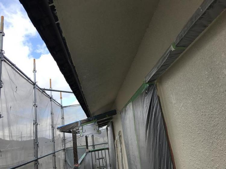 滋賀県湖南市軒天中塗り塗装工事