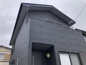 シックな外壁に